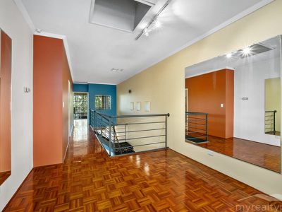 6 Robinson Ave, Perth