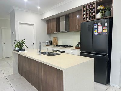 7 Pepita Crescent, Manor Lakes
