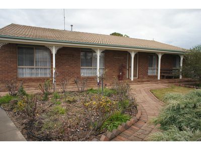 6 Lukin Court, Horsham