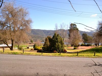 44 Lakeside Avenue, Mount Beauty