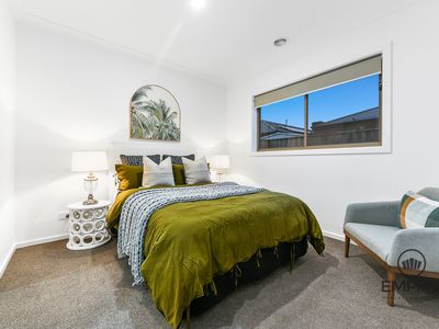 11 Whispering Way, Clyde North