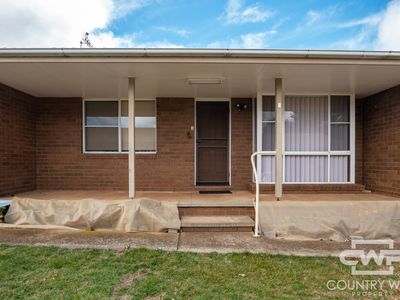 unit 3 / 9 Balblair Street, Guyra
