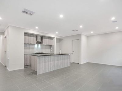 2 Yard Street, Mambourin
