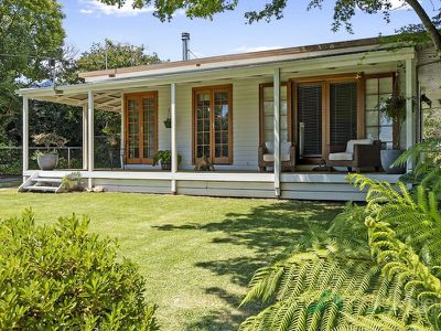 64 Lakeside Avenue, Mount Beauty