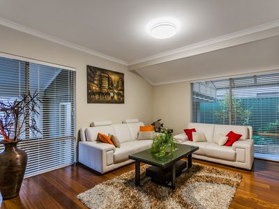 60 Whitfeld Terrace, Winthrop