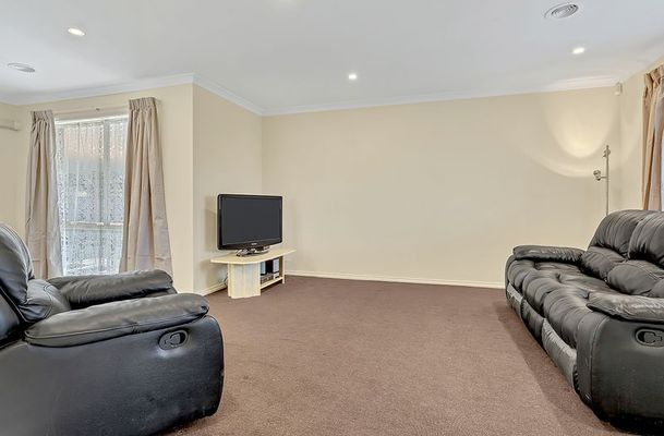 11 Hamilton Hume Parade, Craigieburn