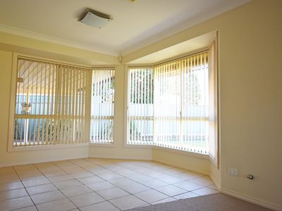 20 St Albans Way, Dubbo