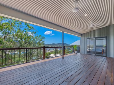 22 Whitehaven Cres, Cannonvale