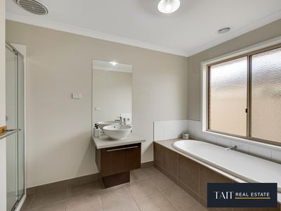 46 Thomas Wedge Dr, Wangaratta