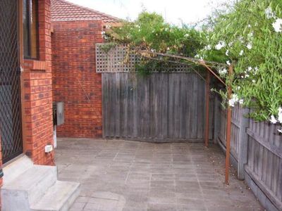 2 / 11 Callander Road, Pascoe Vale