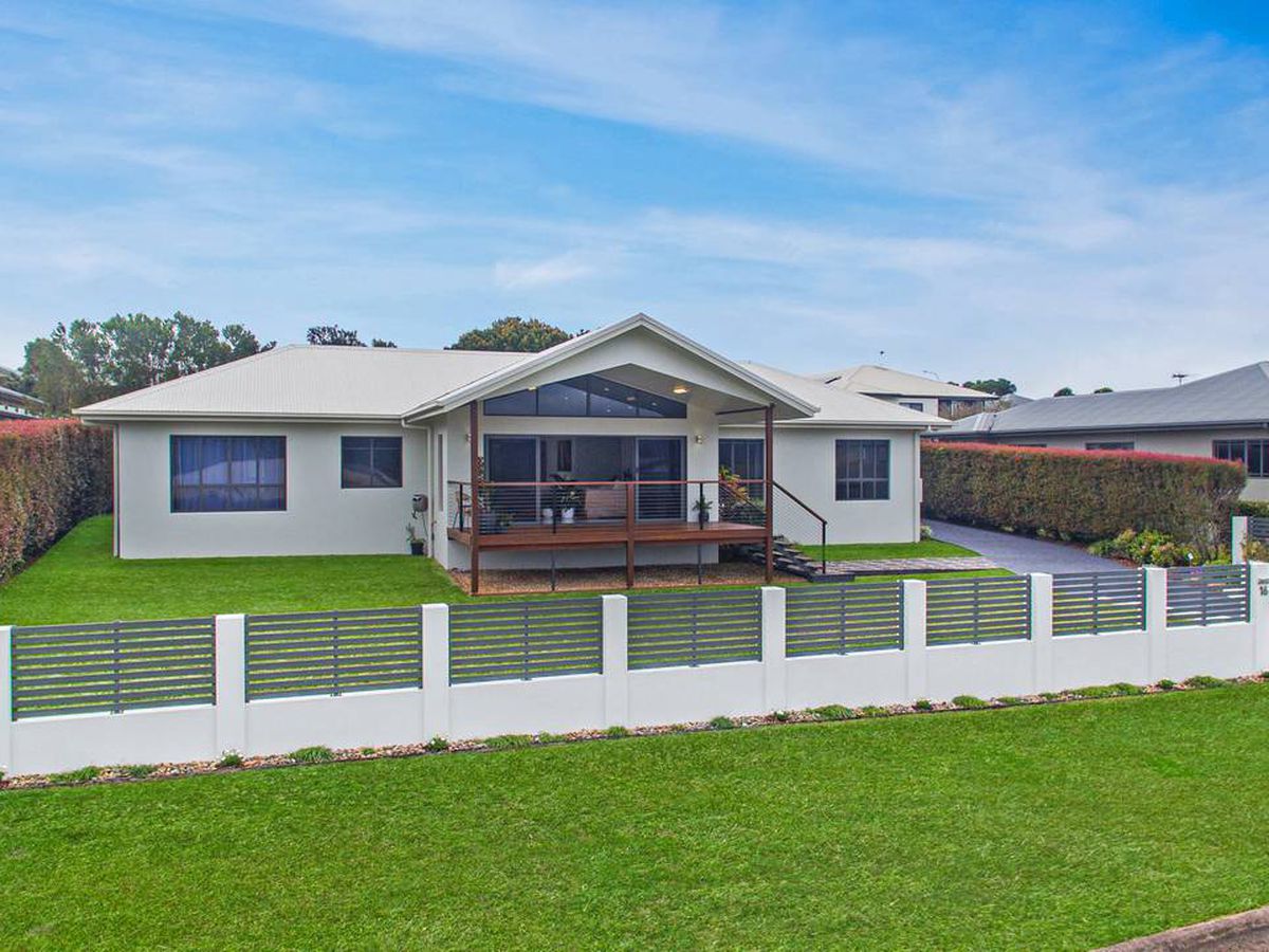 16 MITCHELL DRIVE, Atherton