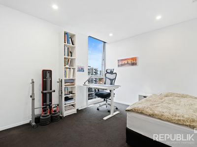 1102 / 4 COMO CRESCENT, Southport