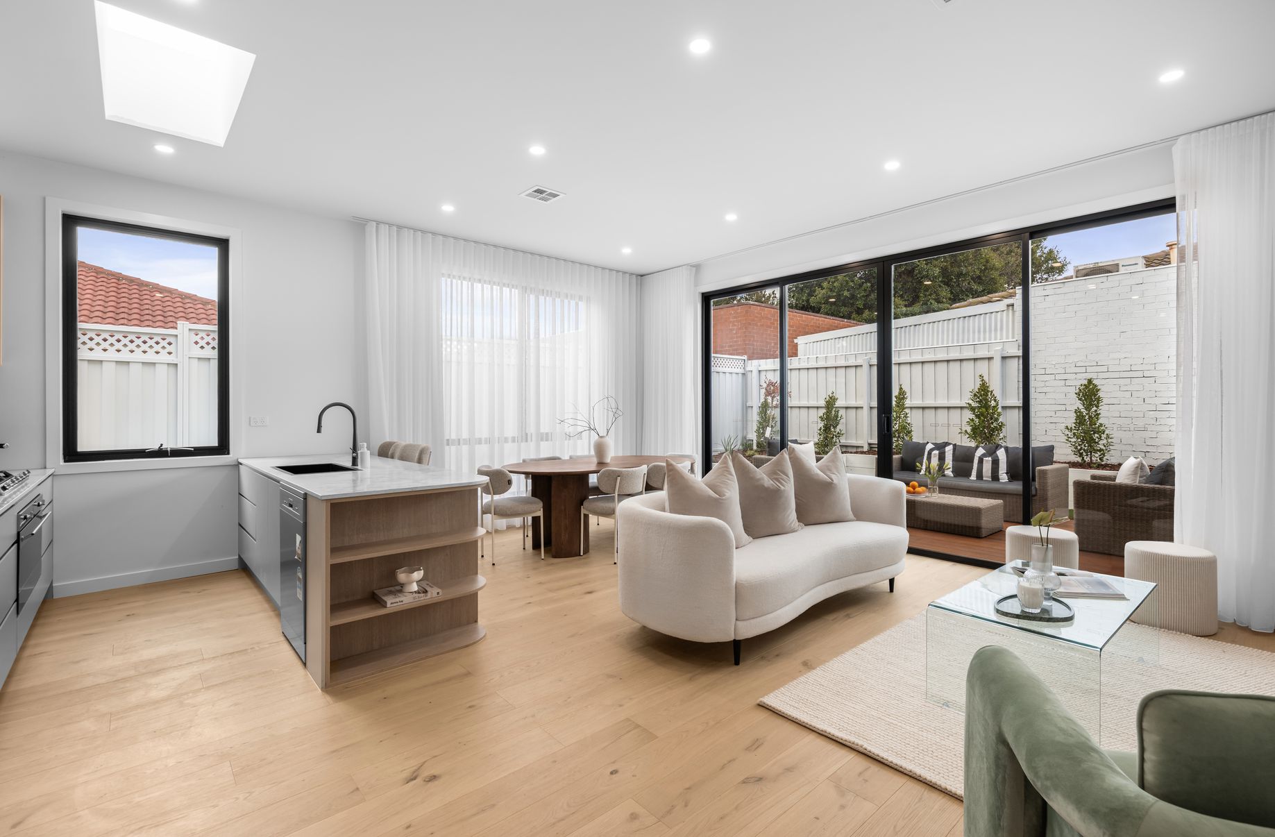 71a West Street, Hadfield, Hadfield - Thumbnail 4