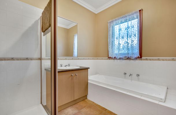 15 Swinburne Close, Craigieburn