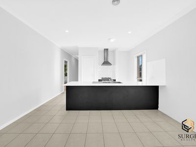 11 Holland Crescent, Truganina