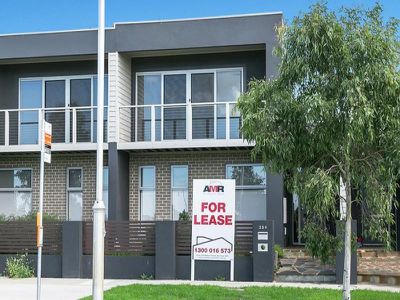 354 Boardwalk Boulevard, Point Cook