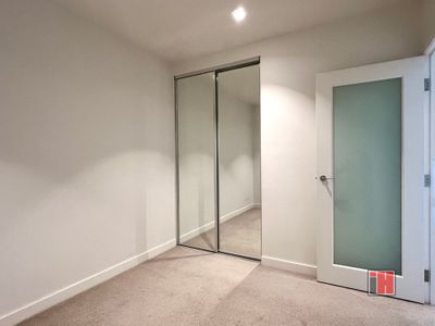 2702 / 285 La Trobe Street, Melbourne