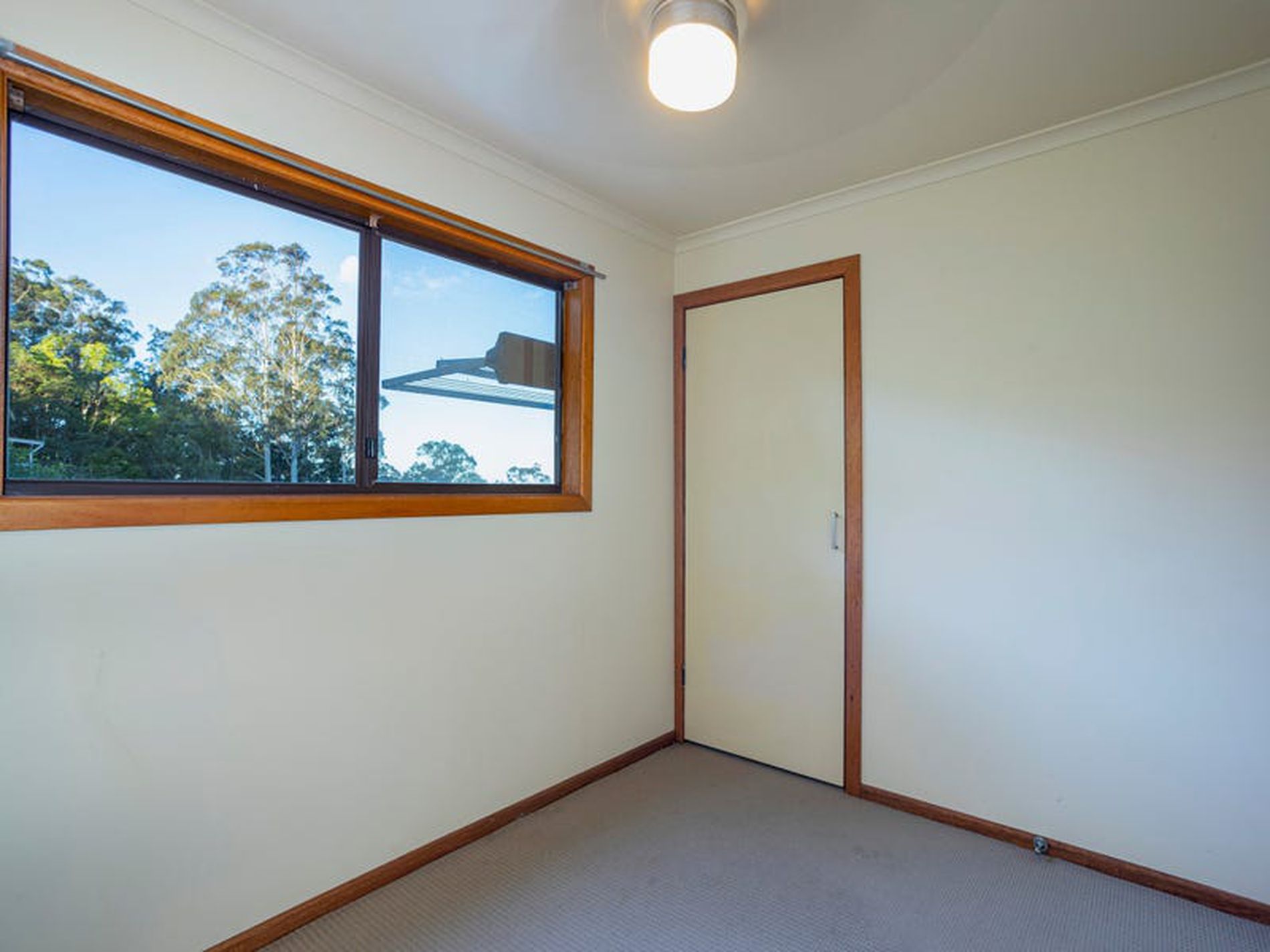 Upstairs Unit / 79 Balmoral Road, Montville