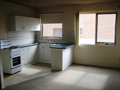 2 / 13 Peterborough Ave, Lake Illawarra