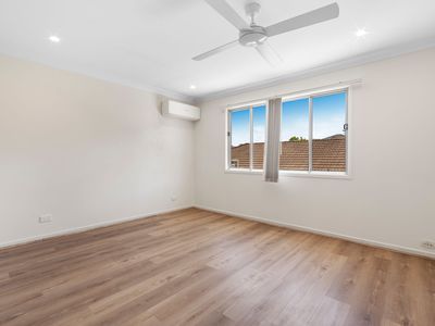 2 / 24 Faraday Crescent, Pacific Pines
