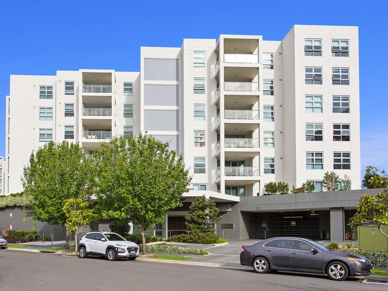 502 / 3 Grand Court, Fairy Meadow