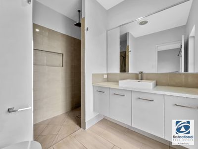 18 Moses Circuit, Atherton