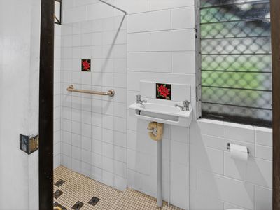 11 Bull Crescent, Bowen