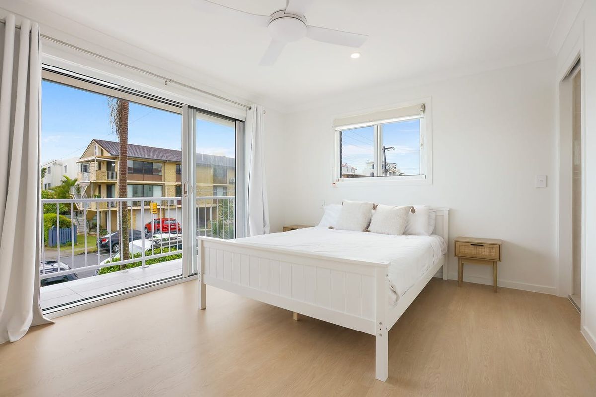 2 / 8 Wave Street, Mermaid Beach