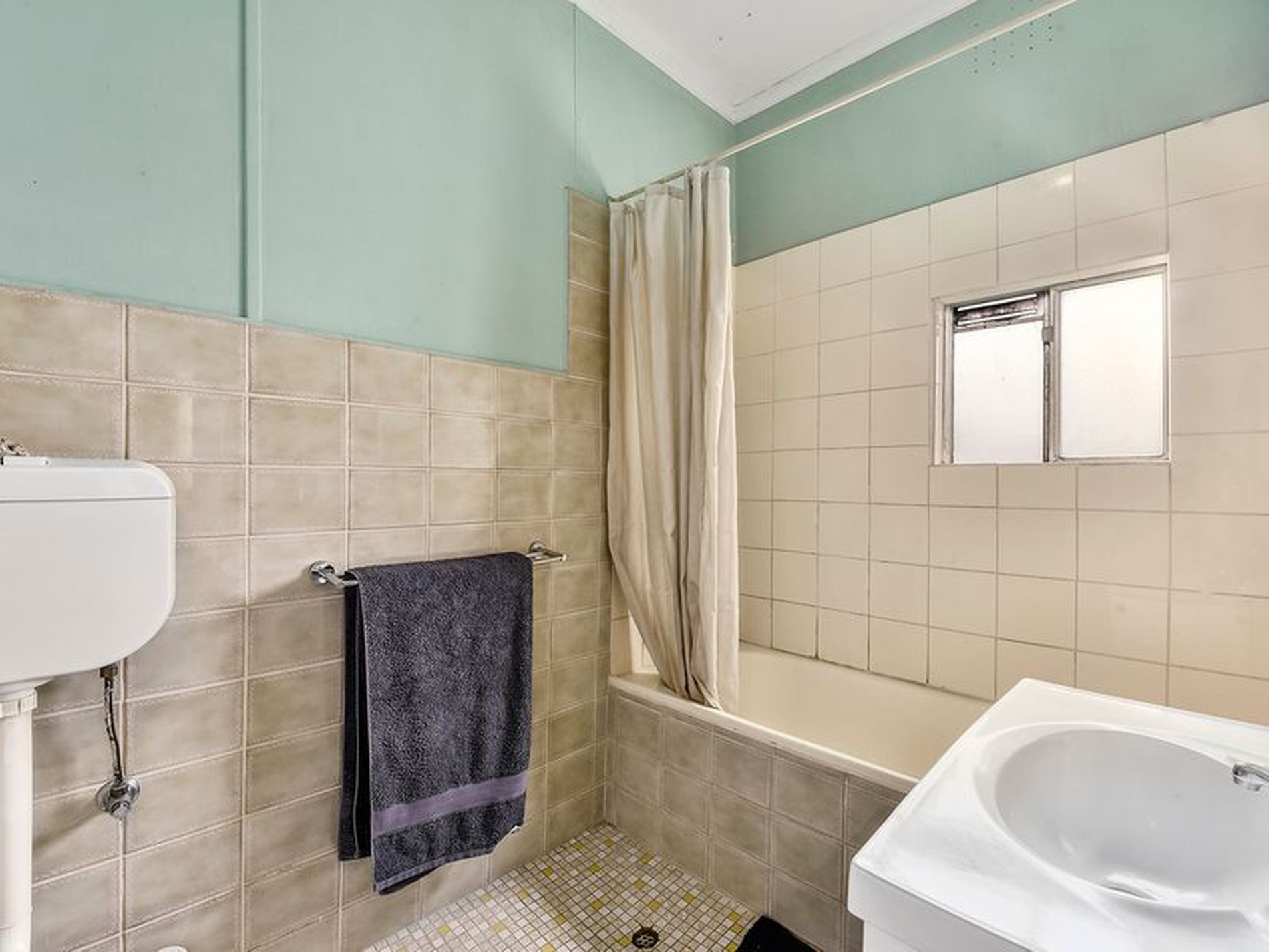 16 Benton street, Millicent