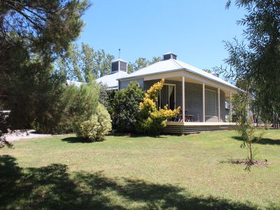 30 / East Barham Road, Barham