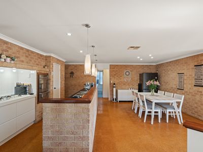 2 Stenton Gardens, Kinross