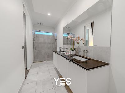 8 Godfrey Avenue, Cranbourne East