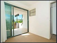15 / 10 Grand Parade, Kawana Island