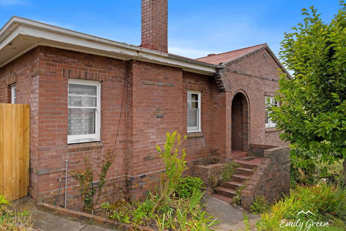 7 Minallo Avenue, West Hobart