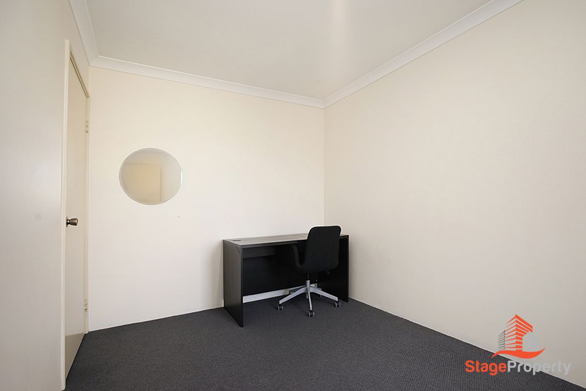 36B Lodesworth road, Westminster