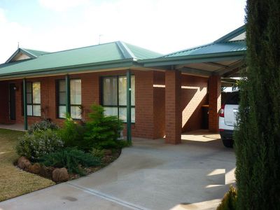 8 Hakea Place, Dubbo
