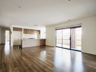 95 Holyoake Parade, Manor Lakes