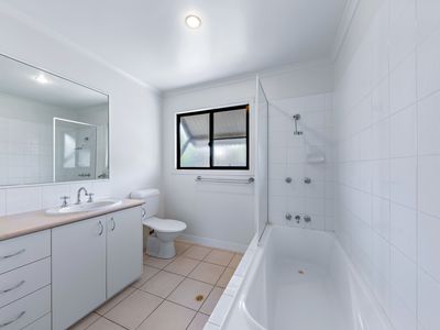 8 / 16 Beach Road, Cannonvale