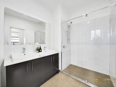 38 Bonhams Circuit, Manor Lakes