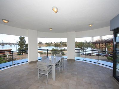 1 / 2 Bay Drive, Meadowbank