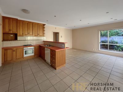 1 / 8 Dougherty Street, Horsham