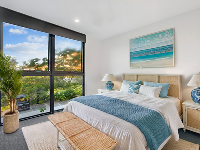 5103 Point Drive, Hope Island