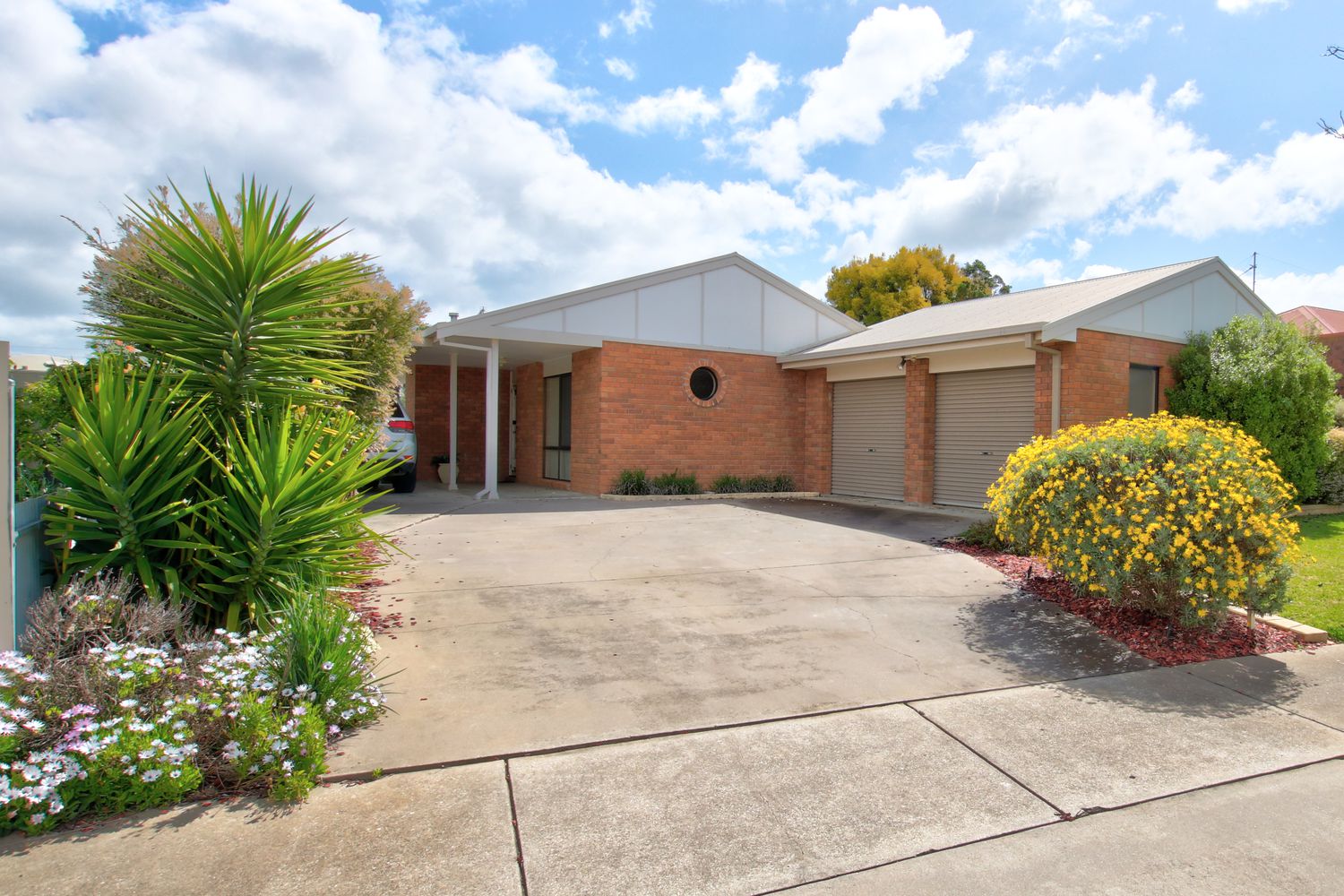 1 Harmer Court, Horsham
