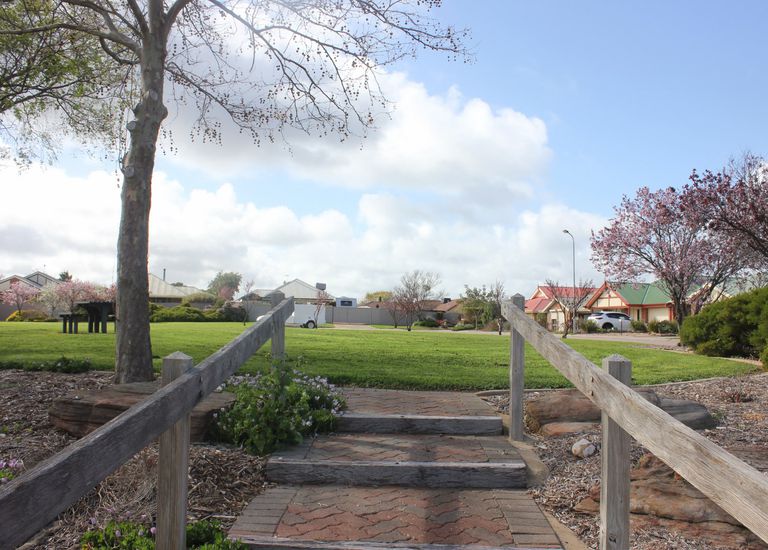 2 Phyllis Court, Trott Park