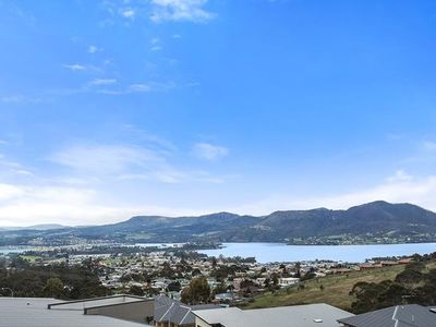 Unit 1 / 36 Wallcrest Road, Berriedale