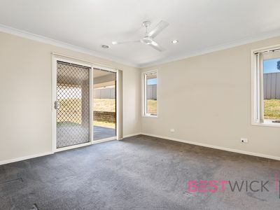 2 Lovejoy Avenue, Blayney