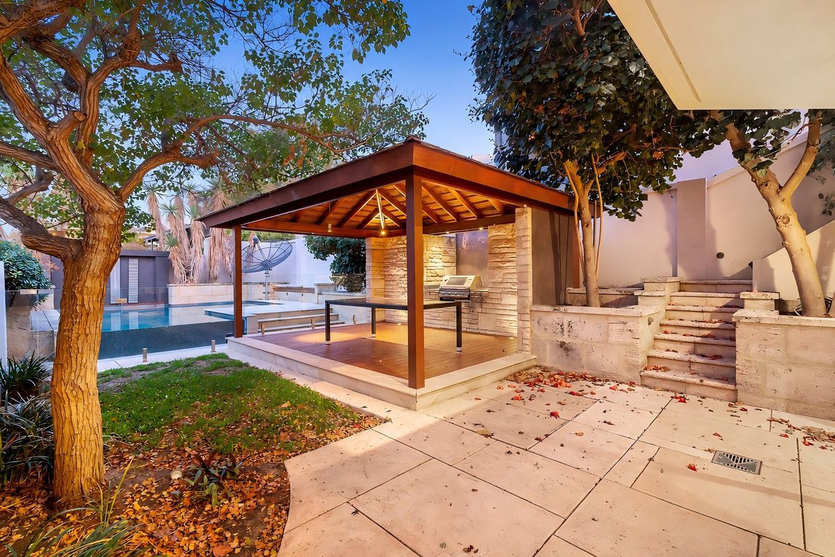 6 Moreing Road, Attadale