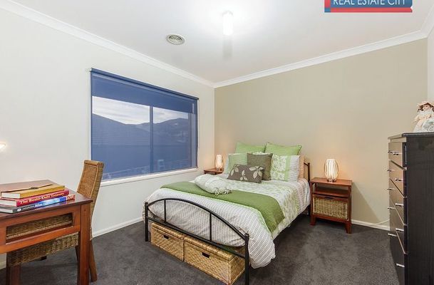 52 Royal Terrace, Craigieburn