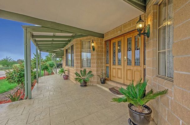 35 The Ridge, Oaklands Junction