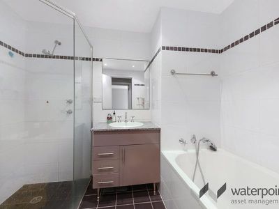 24 / 3 Bay Drive, Meadowbank